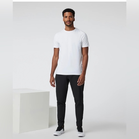 Mens black Vuori Transit Jogger size medium